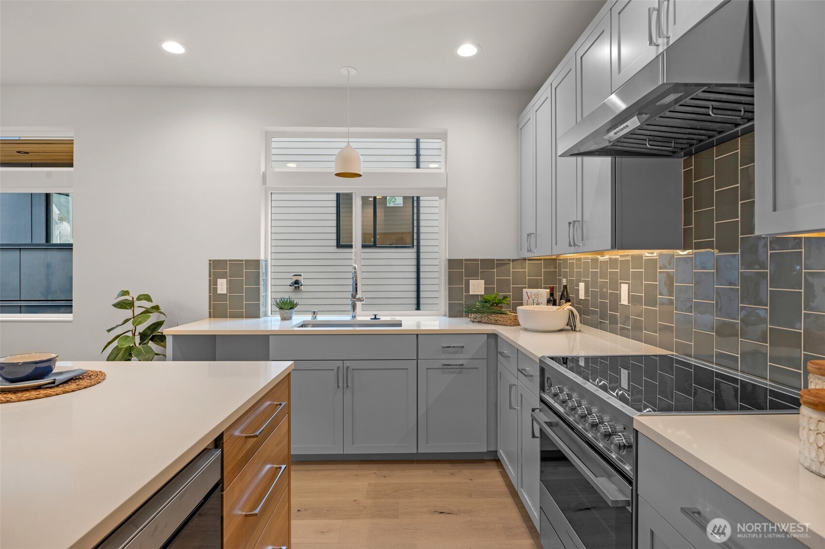 1412 N 47th St #B Seattle, WA 98103