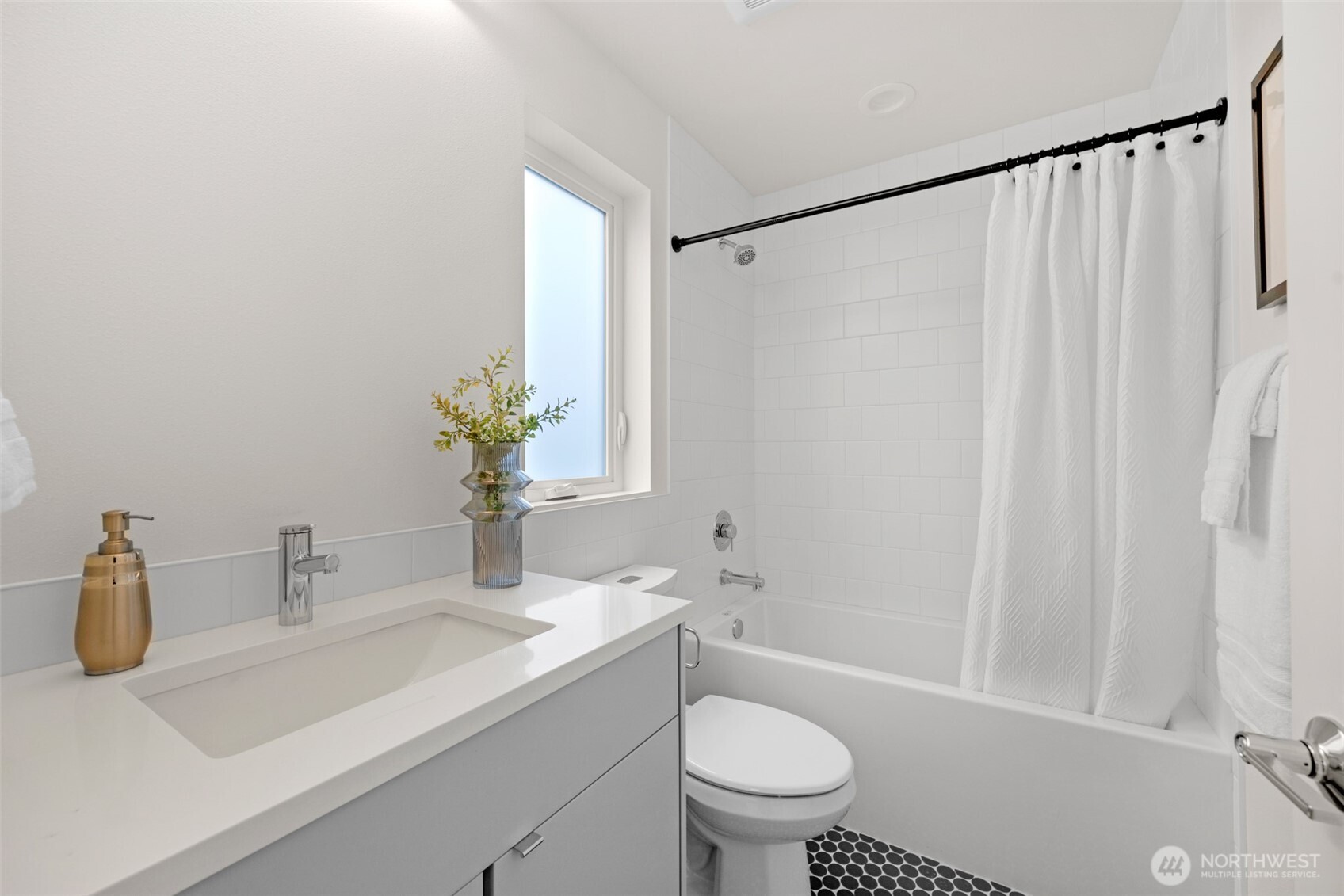 1412 N 47th St #B Seattle, WA 98103