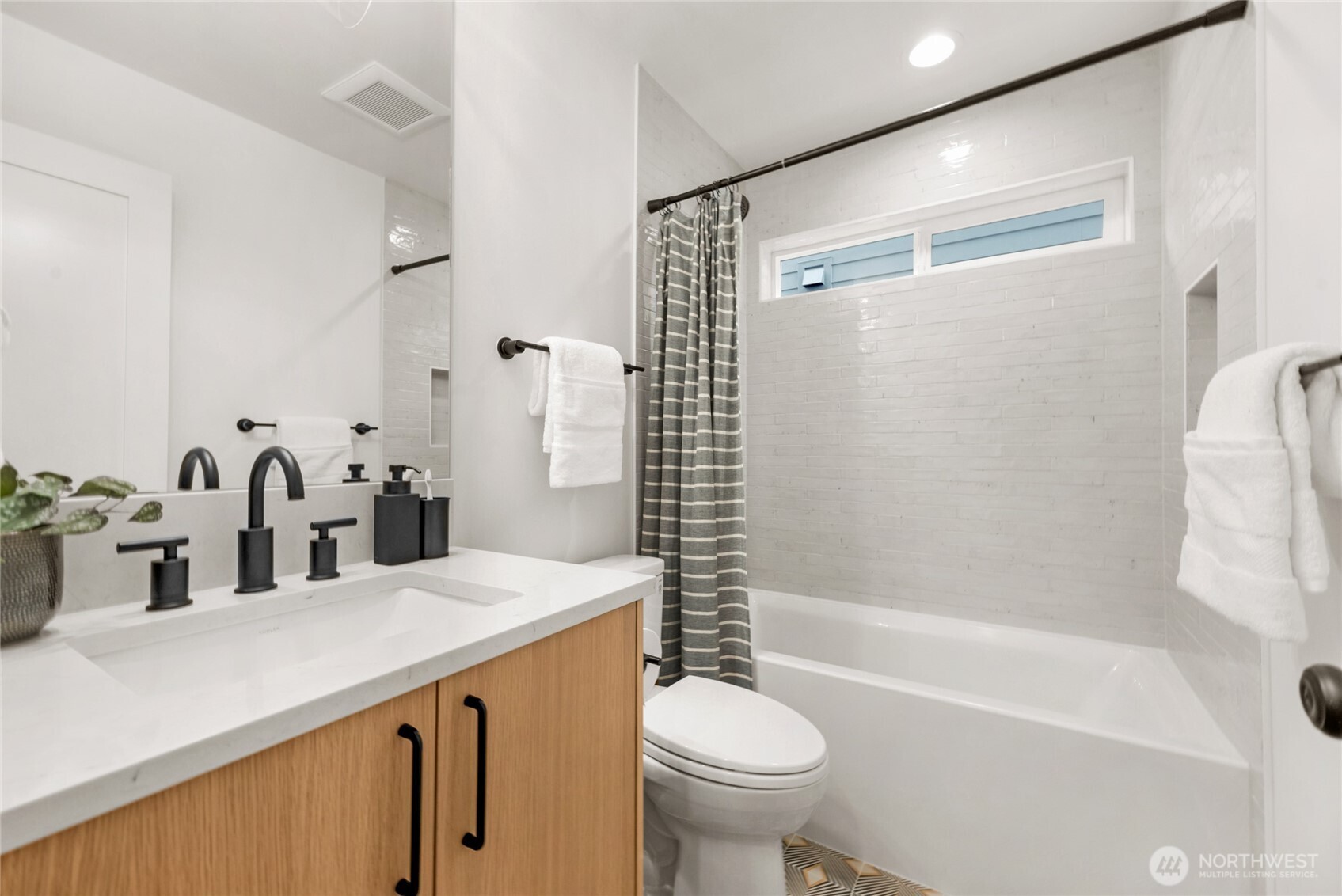 4048 32nd Ave #B Seattle, WA 98199