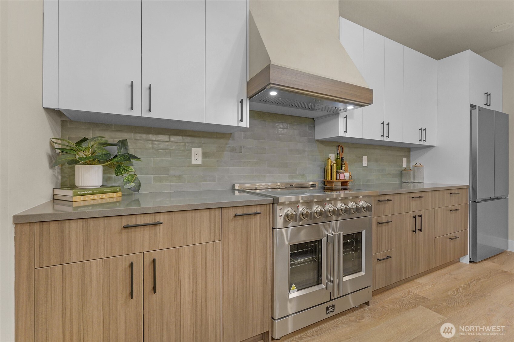 910 15th Ave Seattle, WA 98122