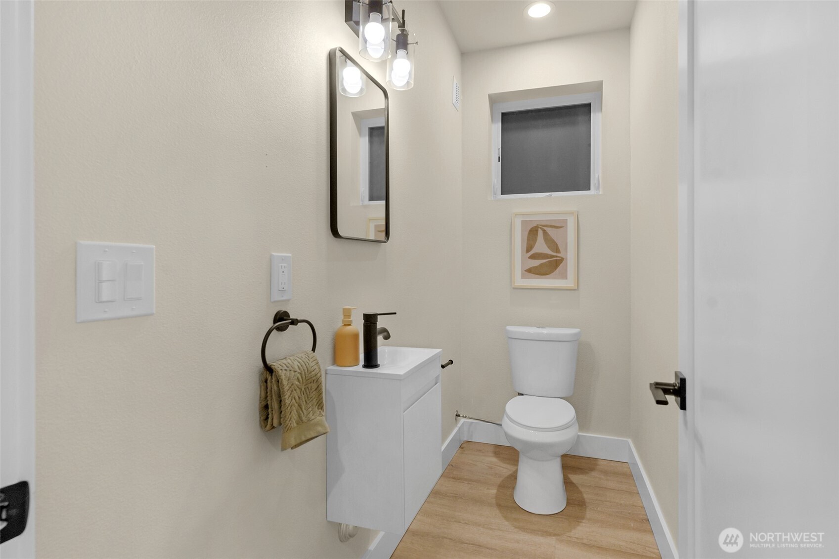 910 15th Ave Seattle, WA 98122