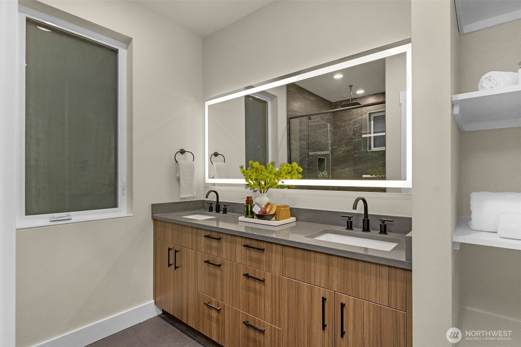 910 15th Ave Seattle, WA 98122