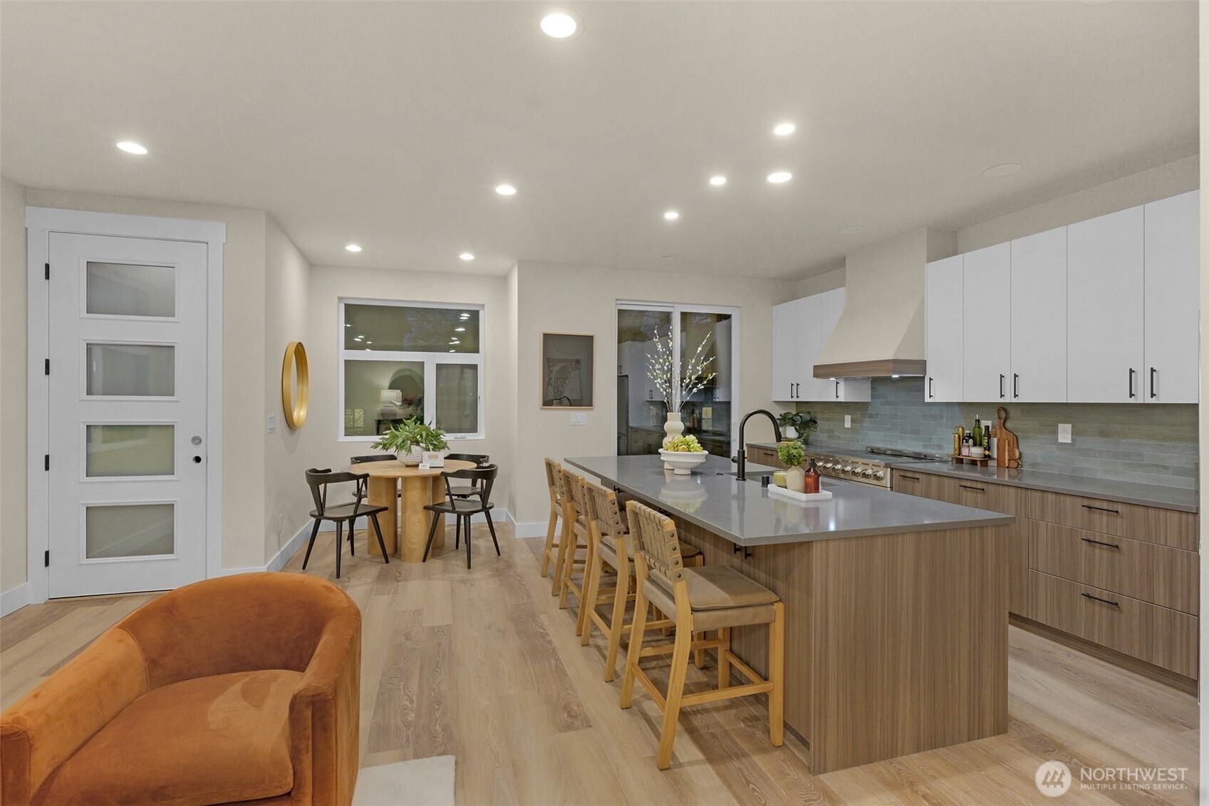 910 15th Ave Seattle, WA 98122