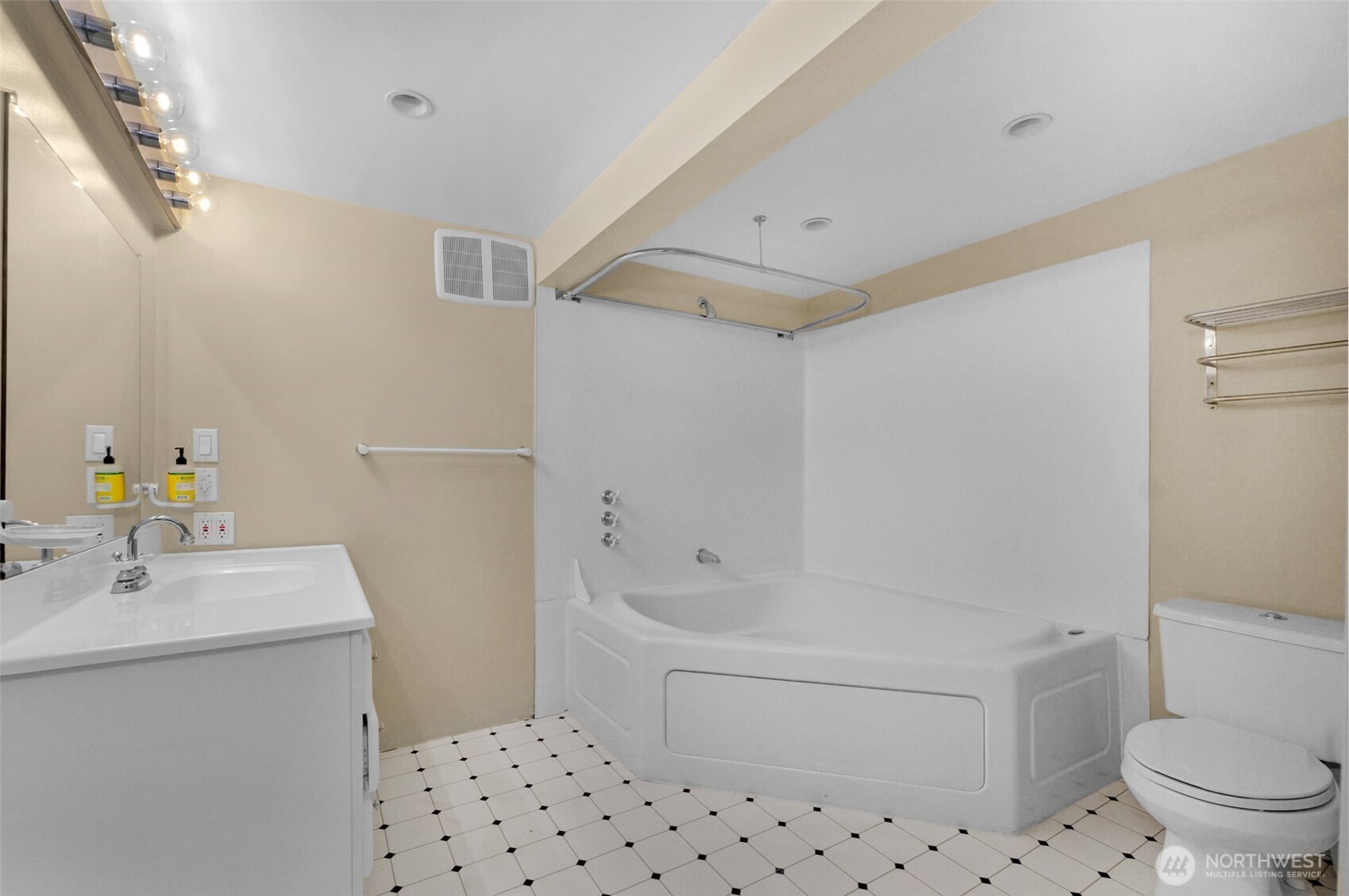 708 Warren Ave Seattle, WA 98109