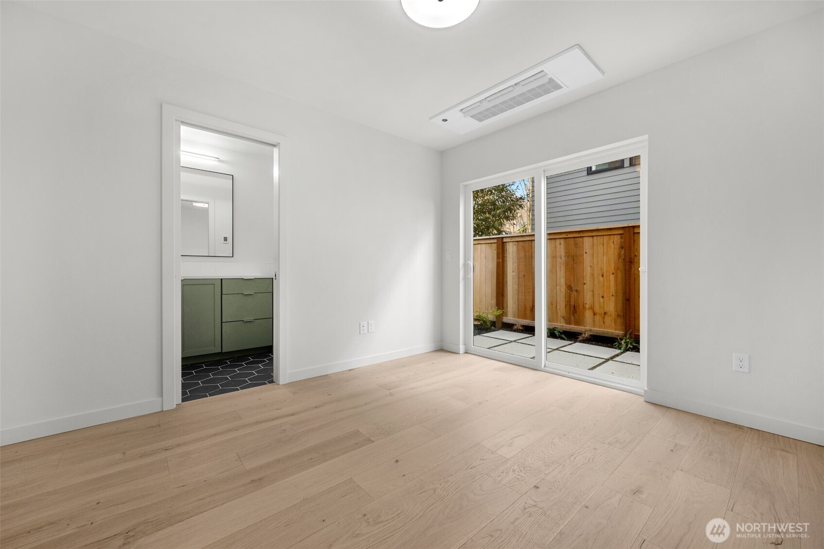 1412 N 47th St #A Seattle, WA 98103